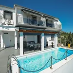 شقة Luxury With Heated Pool In