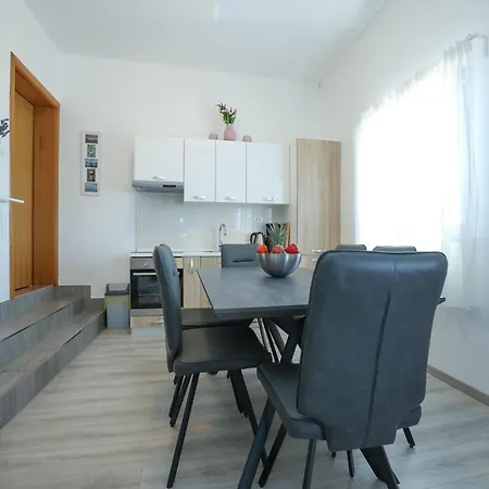 Luxury With Heated Pool In Appartement Starigrad Paklenica