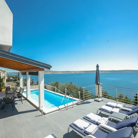 Luxury Apartment With Heated Pool In Starigrad *
