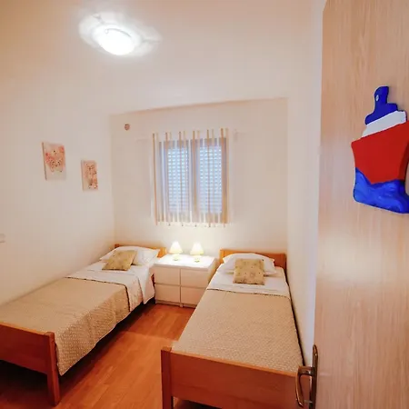 Luxury Apartment With Heated Pool In Starigrad Apartman *