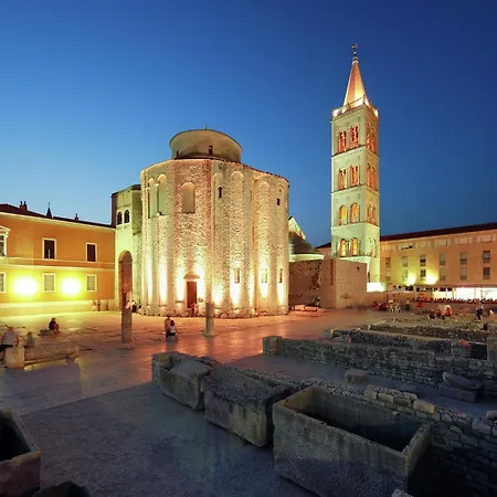 Luxury With Heated Pool In Διαμέρισμα Starigrad Paklenica