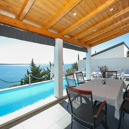 Apartman Luxury Apartment With Heated Pool In Starigrad *