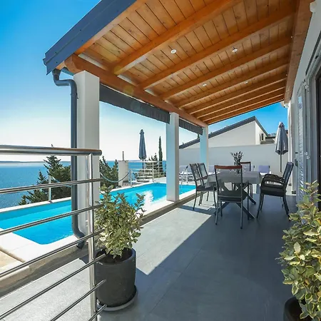 Luxury With Heated Pool In Appartement *