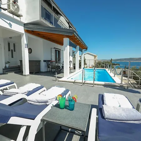 Luxury With Heated Pool In