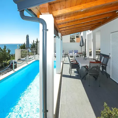 Luxury Apartment With Heated Pool In Starigrad Apartman