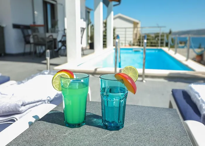 Luxury With Heated Pool In Διαμέρισμα