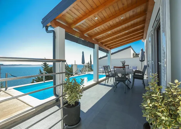 Luxury With Heated Pool In דירה *