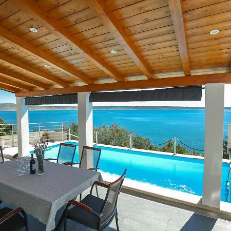 Luxury Apartment In Starigrad