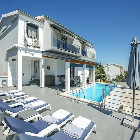 Διαμέρισμα Luxury With Heated Pool In