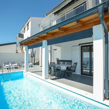 アパート Luxury With Heated Pool In *