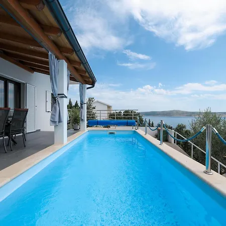 Luxury Apartment With Heated Pool In Starigrad Apartment Starigrad Paklenica