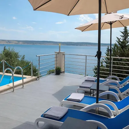 Luxury With Heated Pool In Starigrad Paklenica