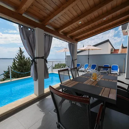 Luxury With Heated Pool In Διαμέρισμα