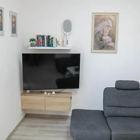 Apartment Luxury Apartment With Heated Pool In Starigrad *