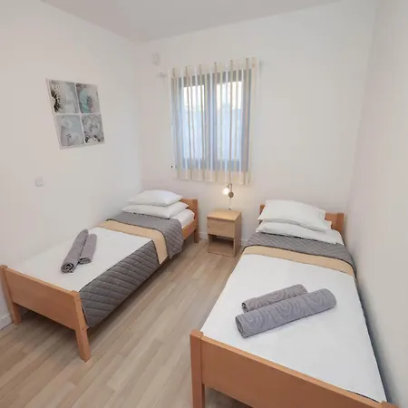 Luxury Apartment With Heated Pool In Starigrad Apartment *