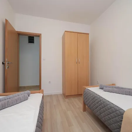 Luxury With Heated Pool In Starigrad Paklenica