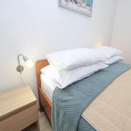 Luxury With Heated Pool In Διαμέρισμα Starigrad Paklenica