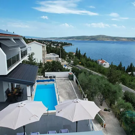 Luxury With Heated Pool In Διαμέρισμα