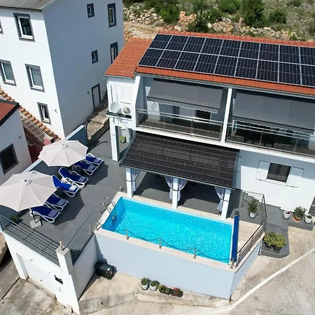 Διαμέρισμα Luxury With Heated Pool In