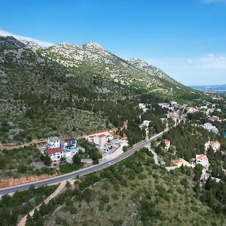 Luxury Apartment With Heated Pool In Starigrad Apartment *