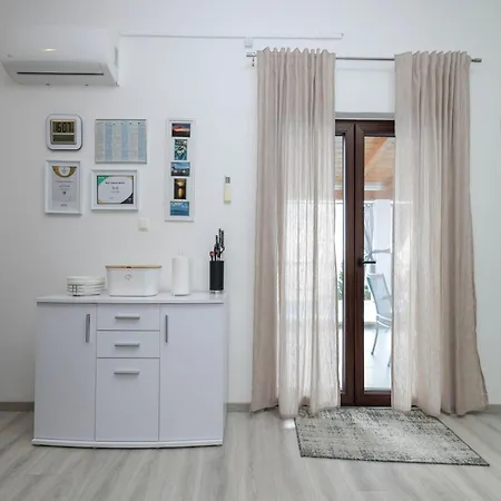 Apartment Luxury Apartment With Heated Pool In Starigrad *