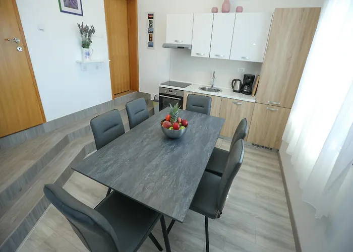 Luxury Apartment With Heated Pool In Starigrad Apartment