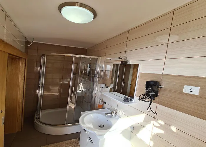 アパート Luxury With Heated Pool In スタリグラード