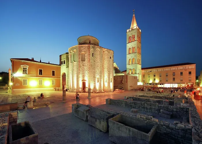 Luxury With Heated Pool In アパート スタリグラード