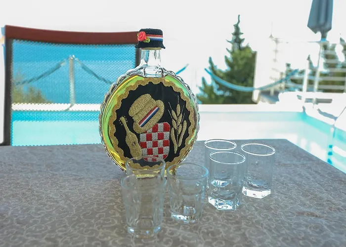 Luxury With Heated Pool In アパート