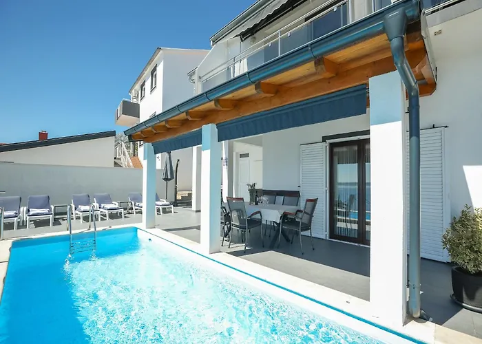 アパート Luxury With Heated Pool In *